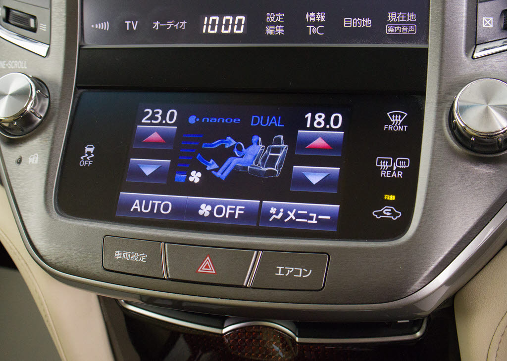 使いやすさや安全性を追求したステアリング
周り！高級車ゆえにスイッチ類が多いのも特
徴ですね！考え尽くされた配置ですぐに使い
こなす事が出来ますのでご安心下さい！是非
、体感してみて下さい！！