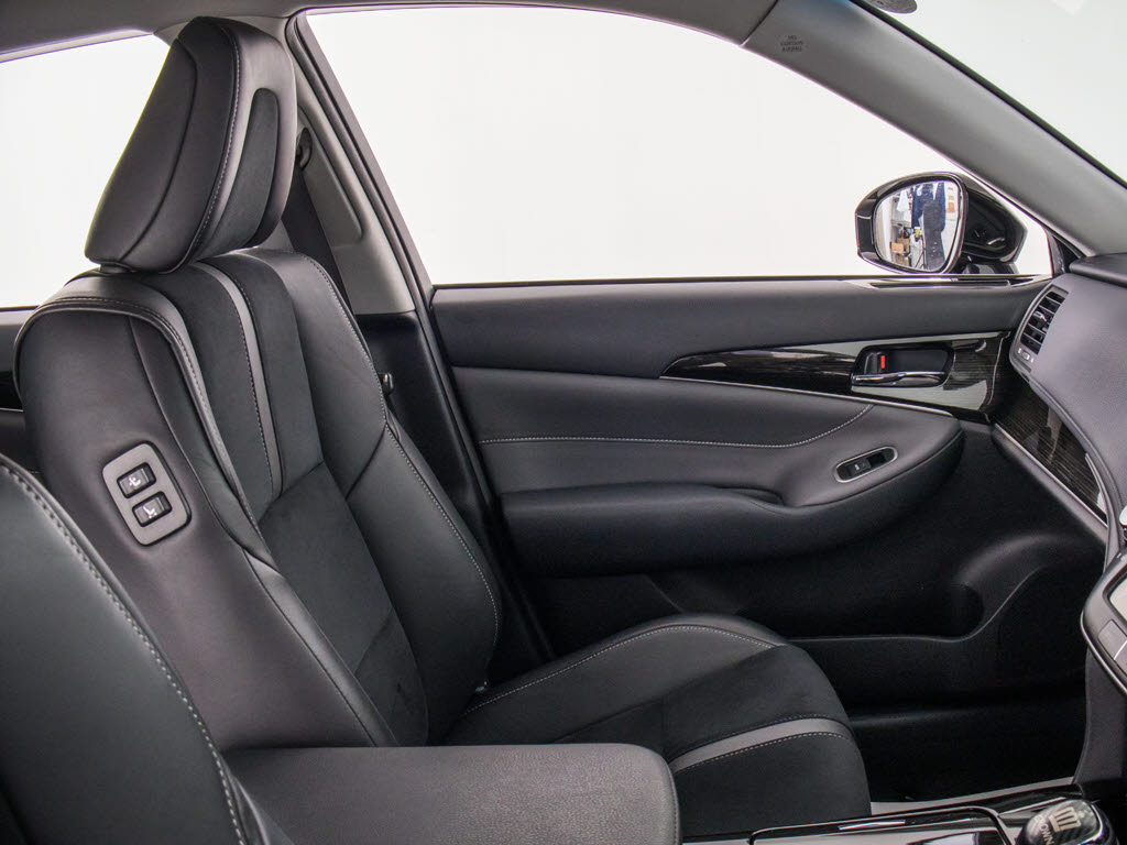 当社では、オゾンＯ３を利用した、根本的な
脱臭・消臭・除菌クリーニングを承っており
ます！こだわりのクリーニングで綺麗なお車
をご提供可能です！