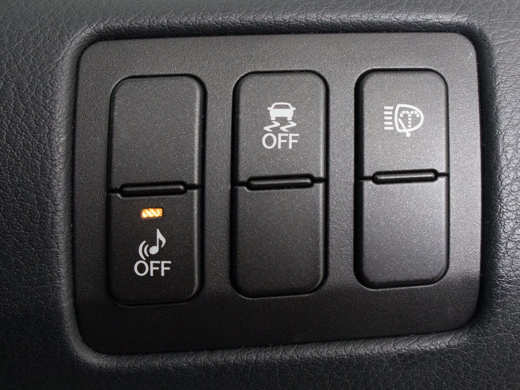 ★使いやすさや安全性を追求したステアリン
グ周り！高級車ゆえにスイッチ類が多いのも
特徴ですね！考え尽くされた配置ですぐに使
いこなす事が出来ますのでご安心下さい！是
非、体感してみて下さい！！