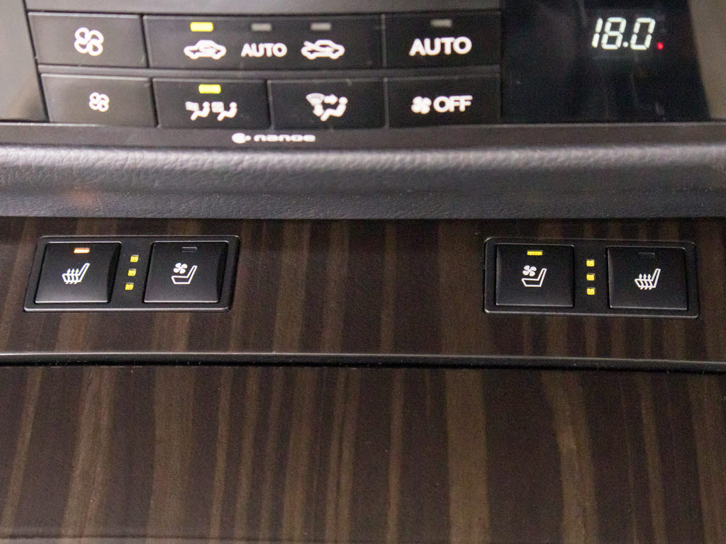 エアシート＆シートヒーターを完備しており
ますのでオールシーズン快適にご乗車頂けま
す。