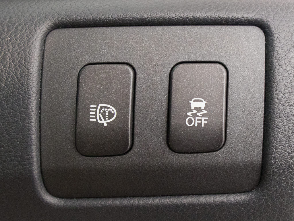 ★使いやすさや安全性を追求したステアリン
グ周り！高級車ゆえにスイッチ類が多いのも
特徴ですね！考え尽くされた配置ですぐに使
いこなす事が出来ますのでご安心下さい！是
非、体感してみて下さい！！