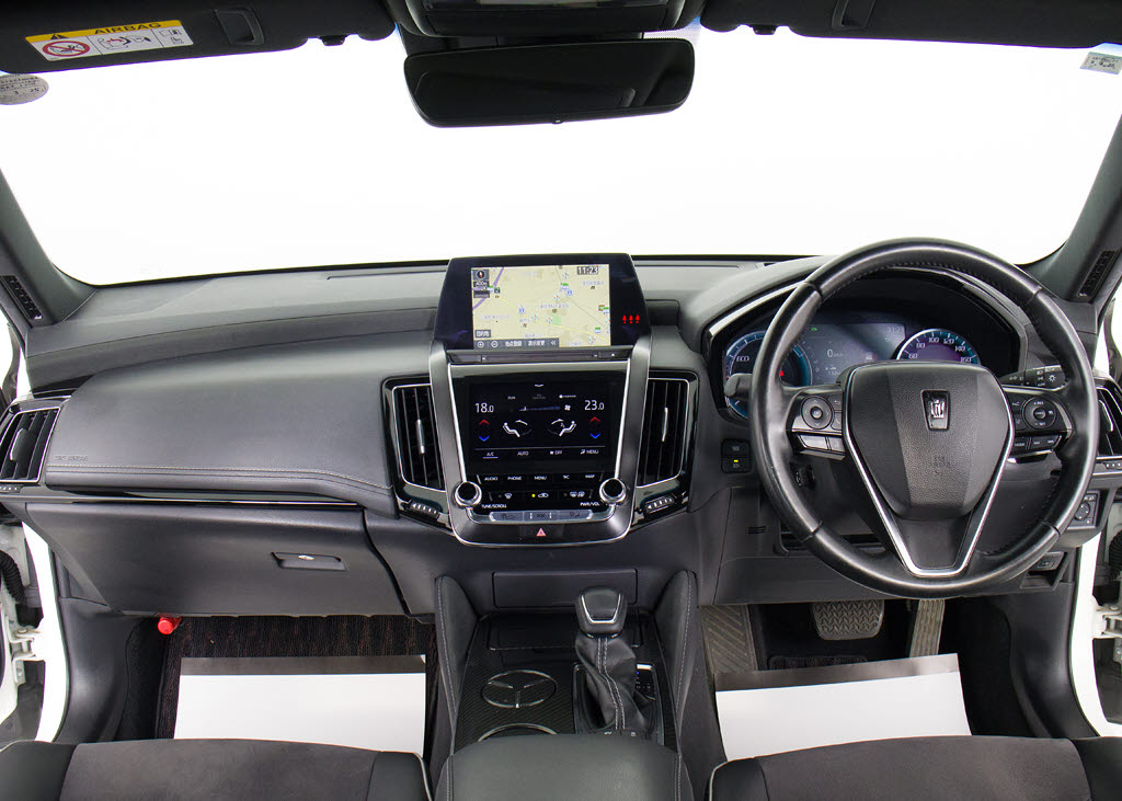 禁煙車です！室内は嫌なニオイも無く、すご
く綺麗な状態です！禁煙車・・特にセダンタ
イプのお車では少ないですよね！！タバコの
ニオイが苦手なお客様必見です！快適にご乗
車頂けます！！