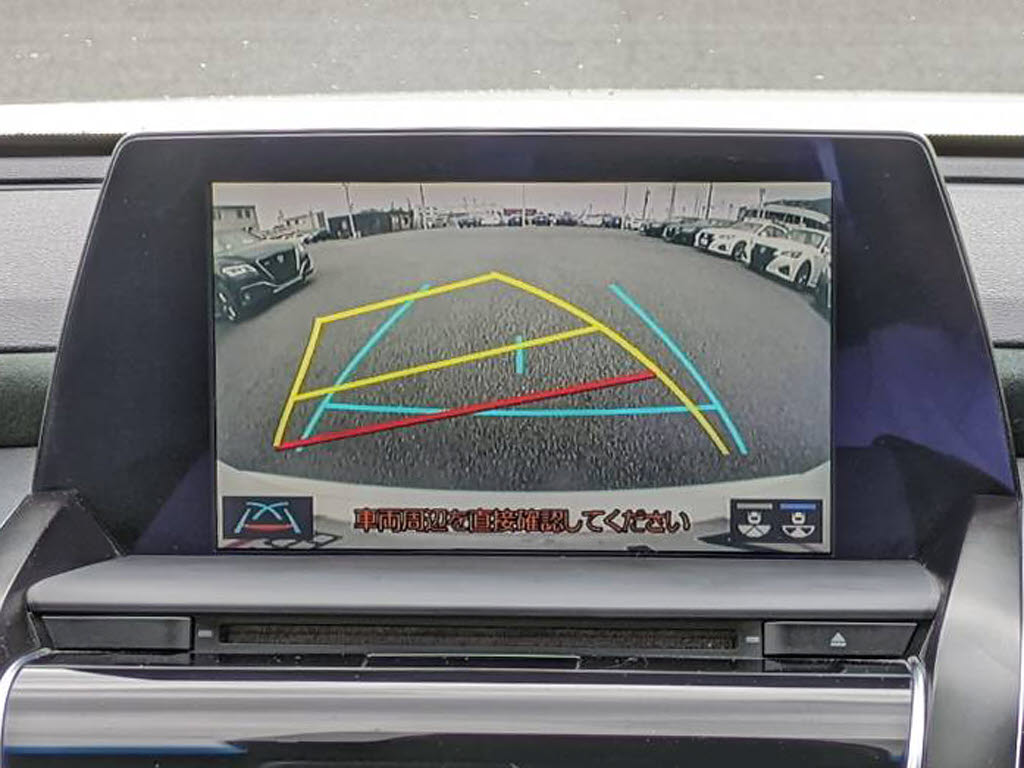 カラーバックカメラが付いています！バック
にギアを入れると、後方視界が自動的にマル
チ画面に映し出されます！夜も明るく見えま
すので、すごく便利！！一度使うとカメラ無
しには乗りたくない程！