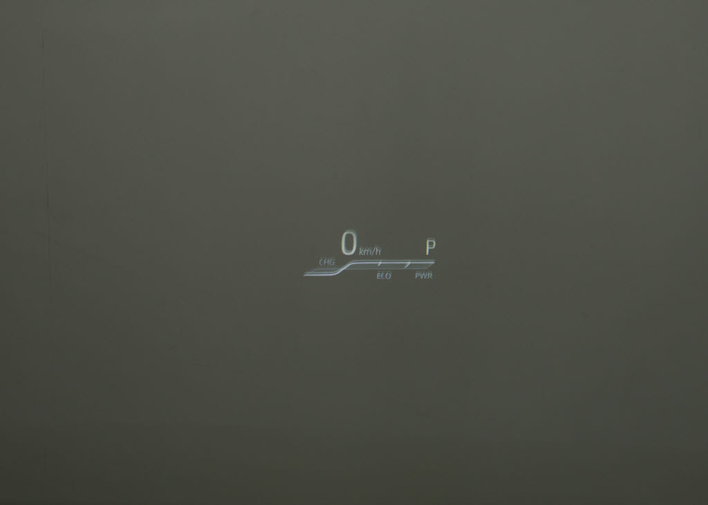 ヘッドアップディスプレイ（ＨＵＤ）付！、
フロントウインドウガラスに運転支援システ
ムの作動状況や走行に関するさまざまな情報
を表示することができます。