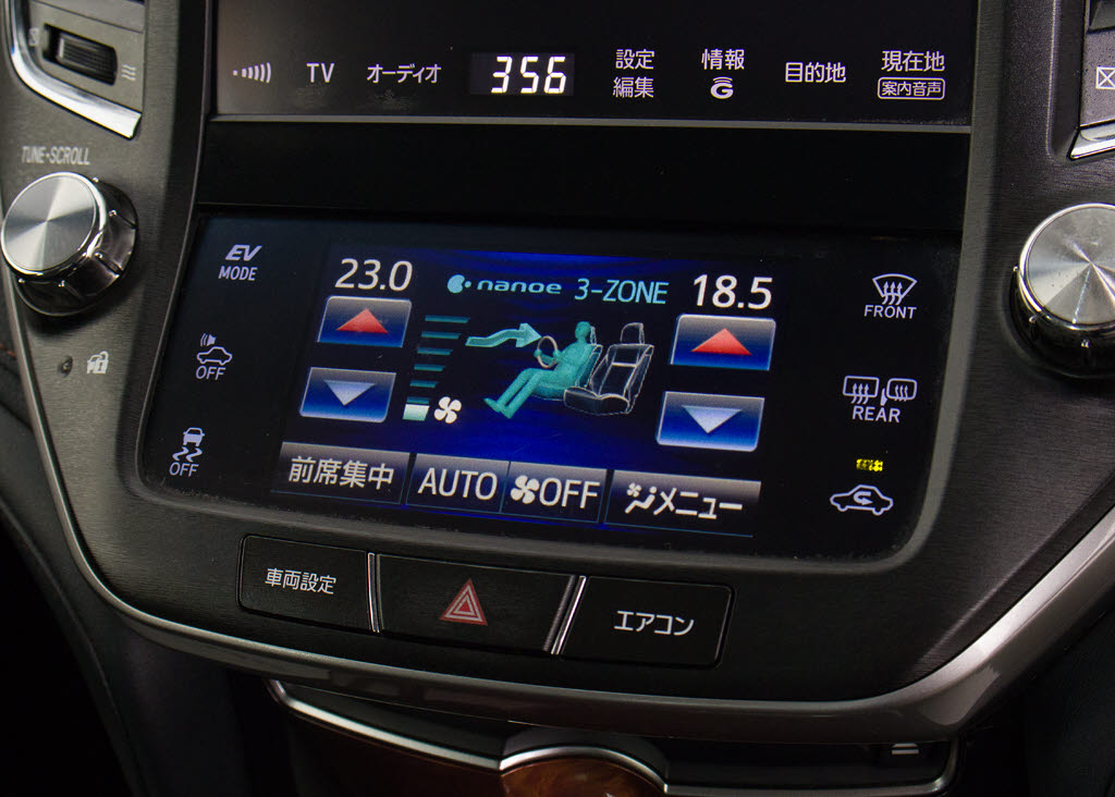 使いやすさや安全性を追求したステアリング
周り！高級車ゆえにスイッチ類が多いのも特
徴ですね！考え尽くされた配置ですぐに使い
こなす事が出来ますのでご安心下さい！是非
、体感してみて下さい！！