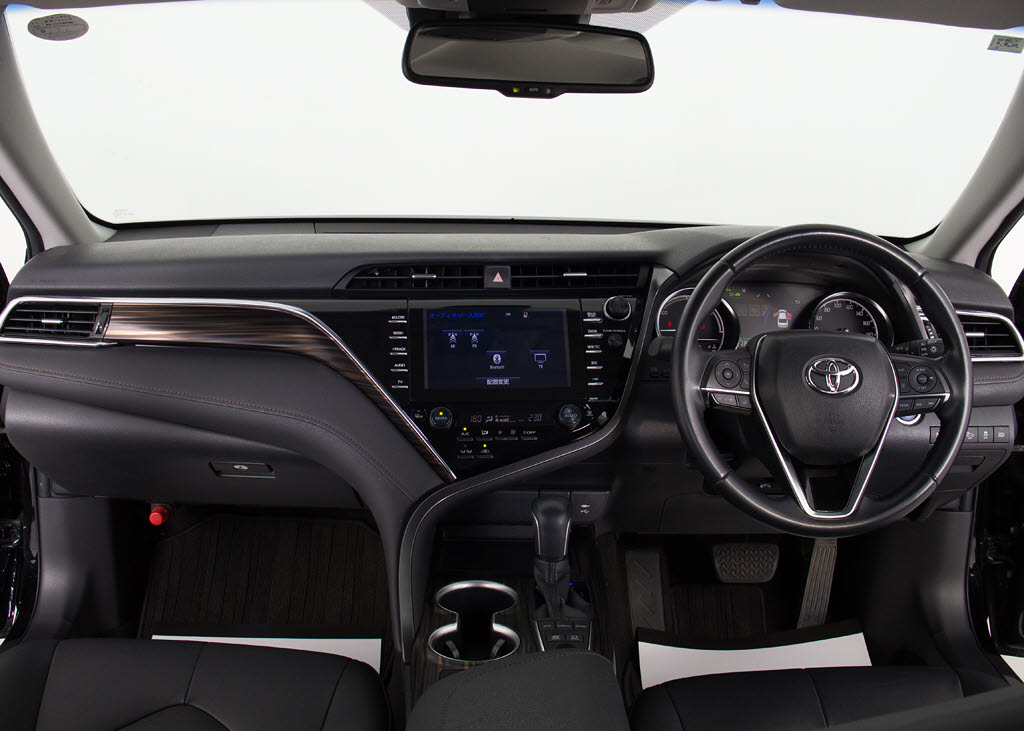 禁煙車です！室内は嫌なニオイも無く、すご
く綺麗な状態です！禁煙車・・特にセダンタ
イプのお車では少ないですよね！！タバコの
ニオイが苦手なお客様必見です！快適にご乗
車頂けます！！