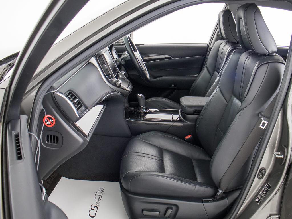 快適エアシート＆シートヒーターを装備して
います！高級車ならではの装備です！シート
が暖まる機能！シートから冷風が出る機能！
どちらも付いています！！寒い冬も、暑い夏
も快適にご乗車頂けます！！