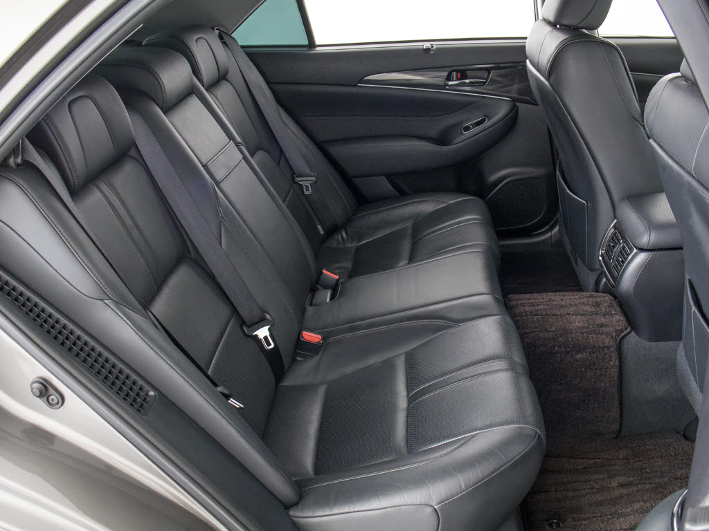 人気の本革シート付きです！！本革が装備さ
れるだけで高級感が増します！当社では、本
革シートのカラー変更や張替えも出来ます！
ワイン・茶・赤・青・オレンジ・黄色・コン
ビ色など何でもＯＫです！