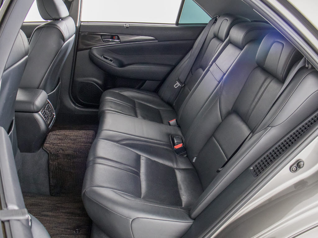 人気の本革シート付きです！！本革が装備さ
れるだけで高級感が増します！当社では、本
革シートのカラー変更や張替えも出来ます！
ワイン・茶・赤・青・オレンジ・黄色・コン
ビ色など何でもＯＫです！