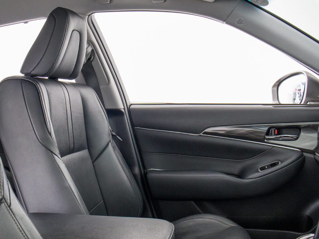 当社では、オゾンＯ３を利用した、根本的な
脱臭・消臭・除菌クリーニングを承っており
ます！こだわりのクリーニングで綺麗なお車
をご提供可能です！