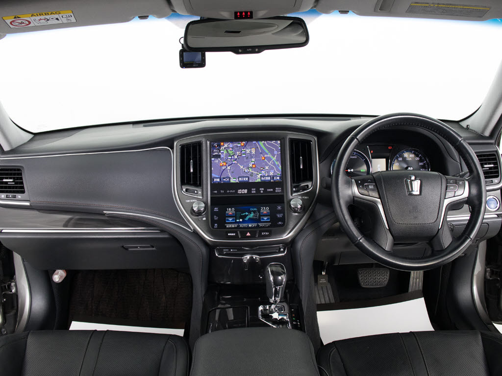 禁煙車です！室内は嫌なニオイも無く、すご
く綺麗な状態です！禁煙車・・特にセダンタ
イプのお車では少ないですよね！！タバコの
ニオイが苦手なお客様必見です！快適にご乗
車頂けます！！