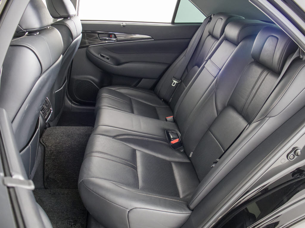 人気の本革シート付きです！！本革が装備さ
れるだけで高級感が増します！当社では、本
革シートのカラー変更や張替えも出来ます！
ワイン・茶・赤・青・オレンジ・黄色・コン
ビ色など何でもＯＫです！