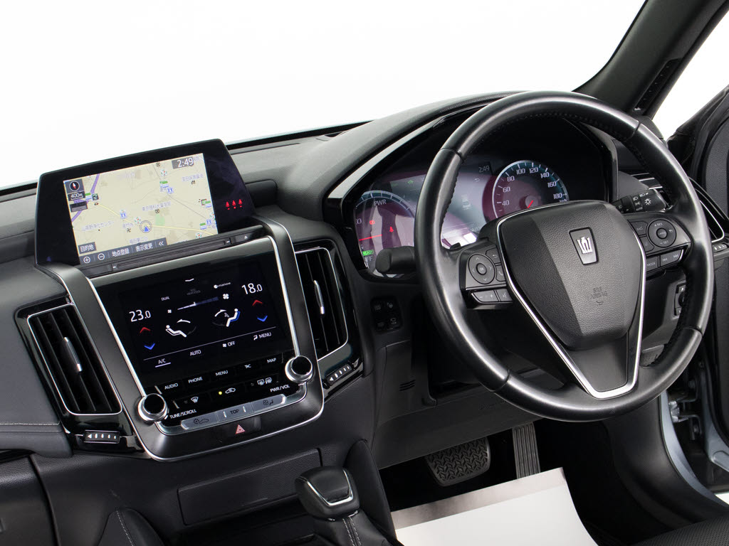 使いやすさや安全性を追求したステアリング
周り！高級車ゆえにスイッチ類が多いのも特
徴ですね！考え尽くされた配置ですぐに使い
こなす事が出来ますのでご安心下さい！是非
、体感してみて下さい！！