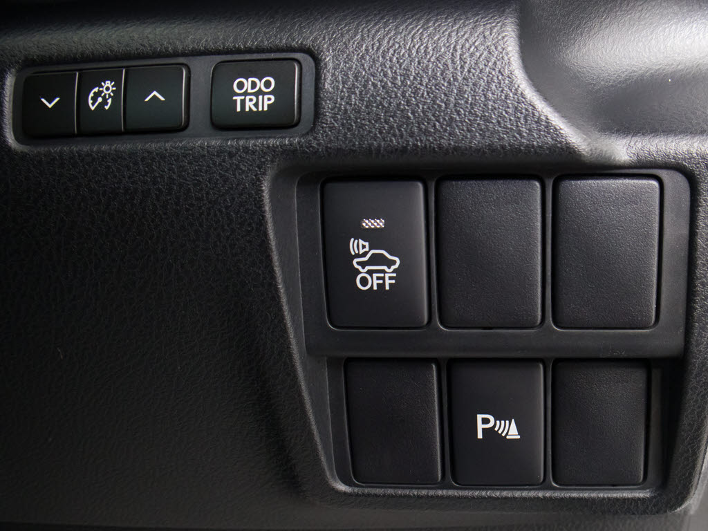 ★使いやすさや安全性を追求したステアリン
グ周り！高級車ゆえにスイッチ類が多いのも
特徴ですね！考え尽くされた配置ですぐに使
いこなす事が出来ますのでご安心下さい！是
非、体感してみて下さい！！