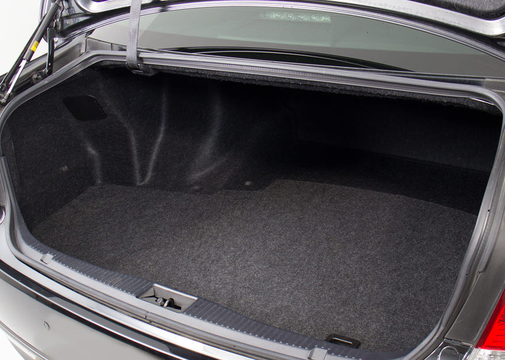 トランクが狭いと思っておりませんか？実際
は大容量トランクです！旅行等の長距離ドラ
イブも快適です！また、屋根付きスペースを
完備しておりますので、夜間でも、雨でも雪
の日だってゆっくりご覧頂けます。