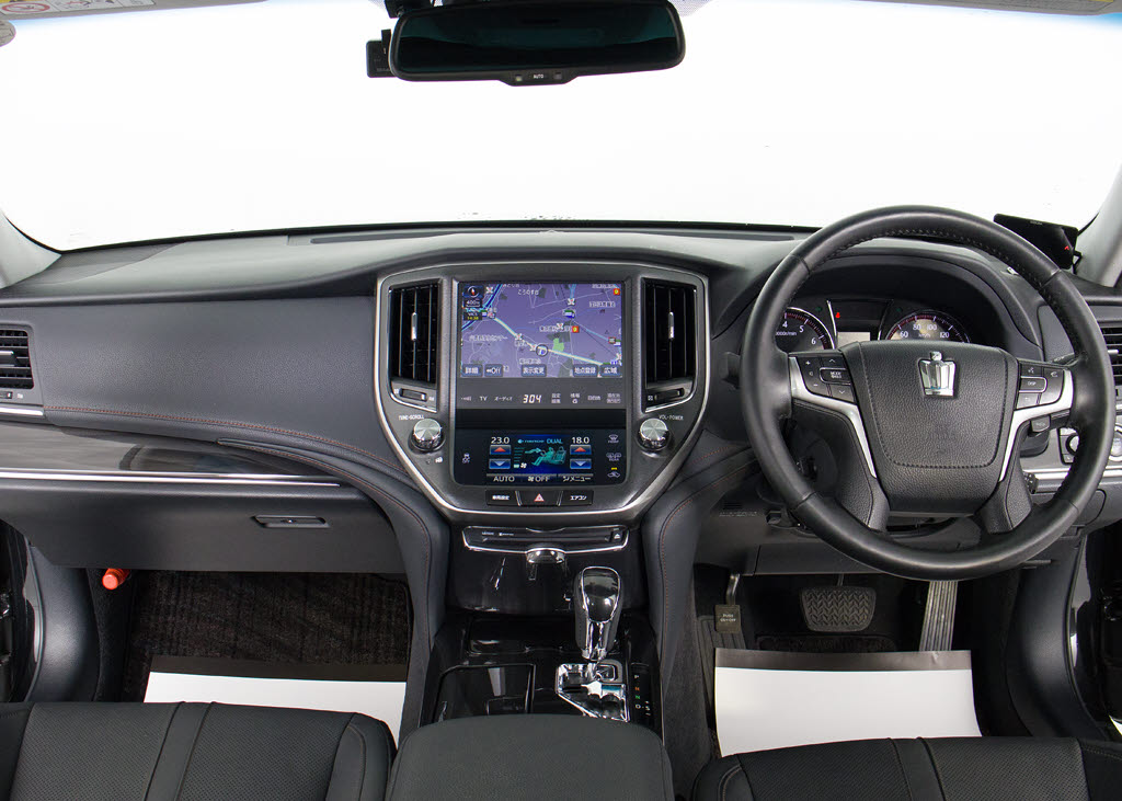 禁煙車です！室内は嫌なニオイも無く、すご
く綺麗な状態です！禁煙車・・特にセダンタ
イプのお車では少ないですよね！！タバコの
ニオイが苦手なお客様必見です！快適にご乗
車頂けます！！