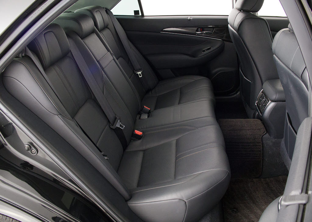 人気の本革シート付きです！！本革が装備さ
れるだけで高級感が増します！当社では、本
革シートのカラー変更や張替えも出来ます！
ワイン・茶・赤・青・オレンジ・黄色・コン
ビ色など何でもＯＫです！