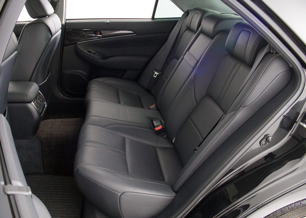 人気の本革シート付きです！！本革が装備さ
れるだけで高級感が増します！当社では、本
革シートのカラー変更や張替えも出来ます！
ワイン・茶・赤・青・オレンジ・黄色・コン
ビ色など何でもＯＫです！