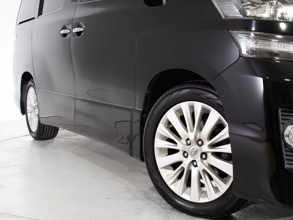 ★HIDヘッドライト★明るさ、視認性抜群！
LEDへの換装もお任せください！