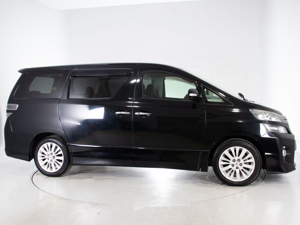 ★フロントビュー★グリル交換、エアロ取り
付け等、カスタムもお任せください！