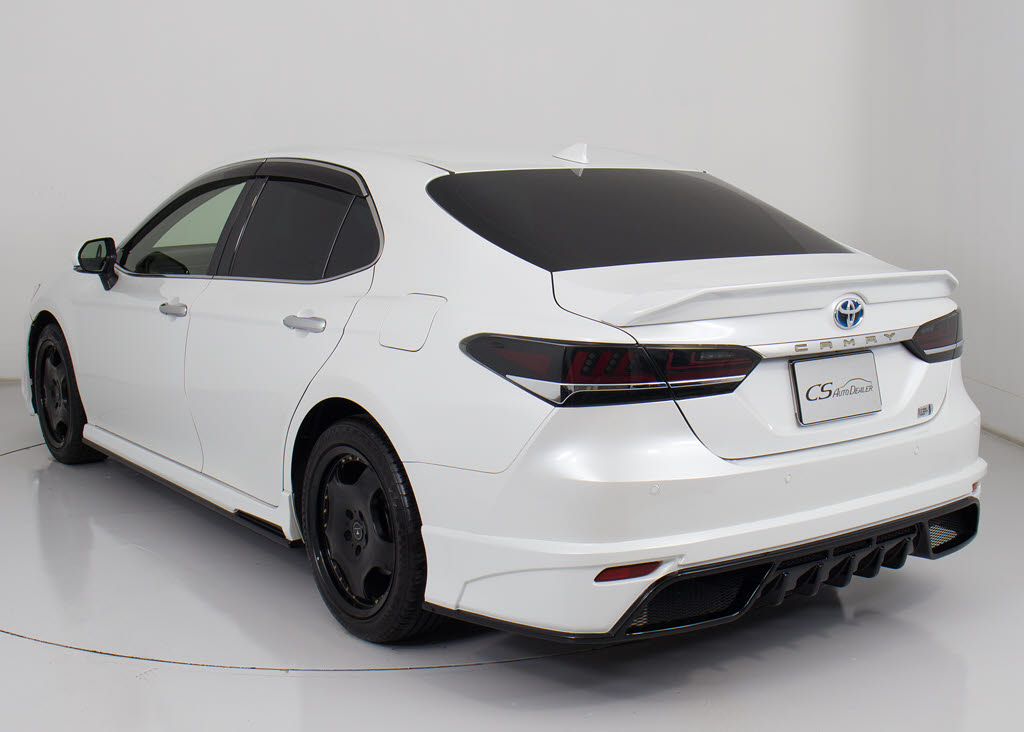 リアスカートが装着されています！お好みは
いかがですか？今付いているデザイン以外に
も、各ブランドのエアロを格安にてお取付け
出来ます！又、エアロを外してノーマル状態
にする事も出来ます！！