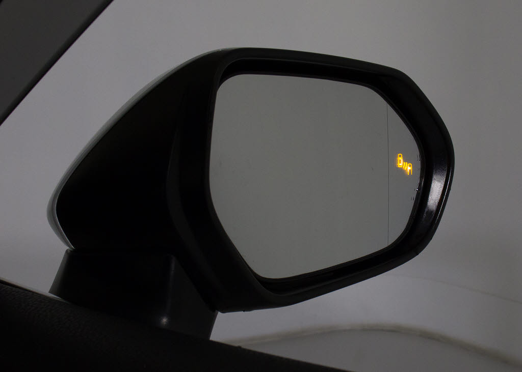 ＢＳＭ（ブラインドスポット）モニター装備
！死角の車の接近をお知らせしてくれる安全
装備になります！