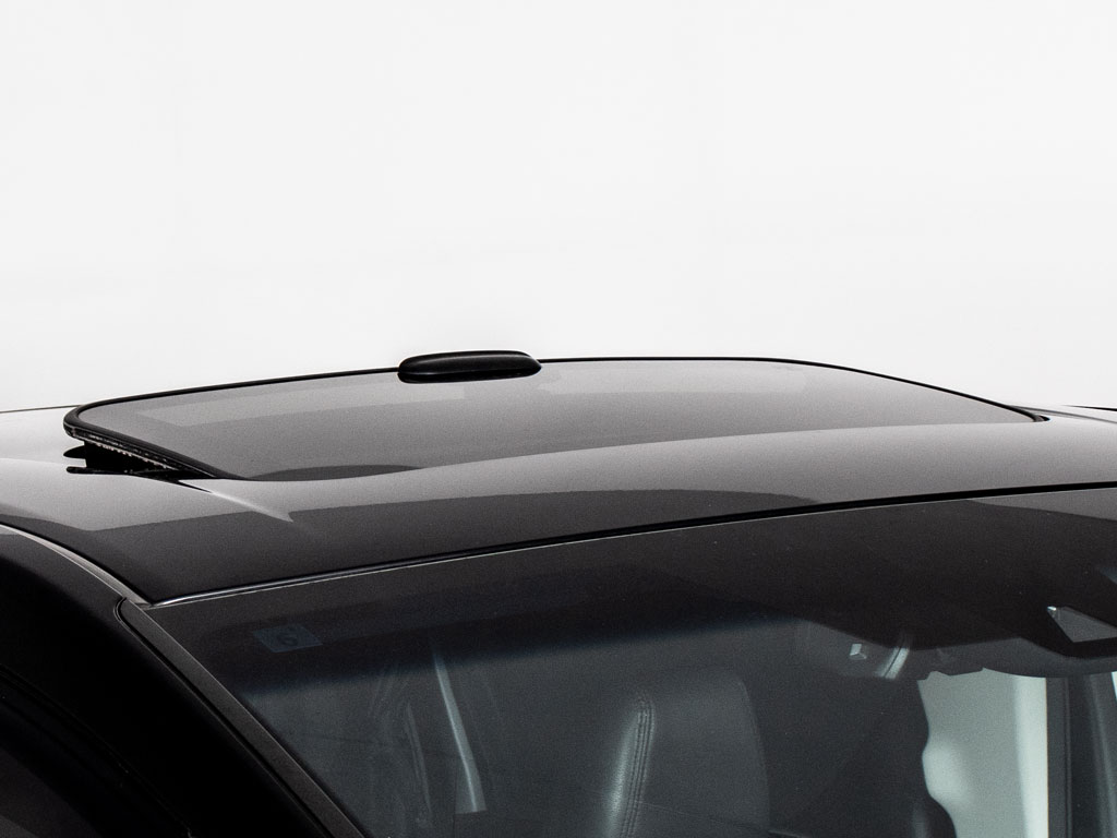 ★サンルーフ★‌人気装備のサンルーフ装着
！開放的な空間をお楽しみいただけます！