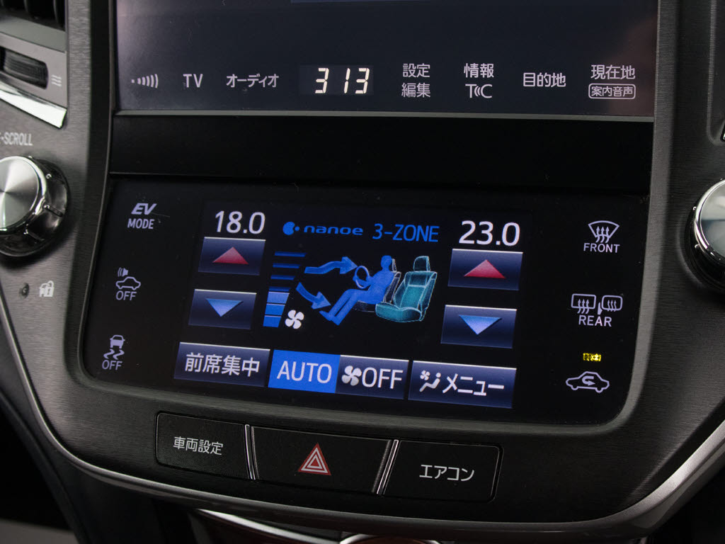 使いやすさや安全性を追求したステアリング
周り！高級車ゆえにスイッチ類が多いのも特
徴ですね！考え尽くされた配置ですぐに使い
こなす事が出来ますのでご安心下さい！是非
、体感してみて下さい！！