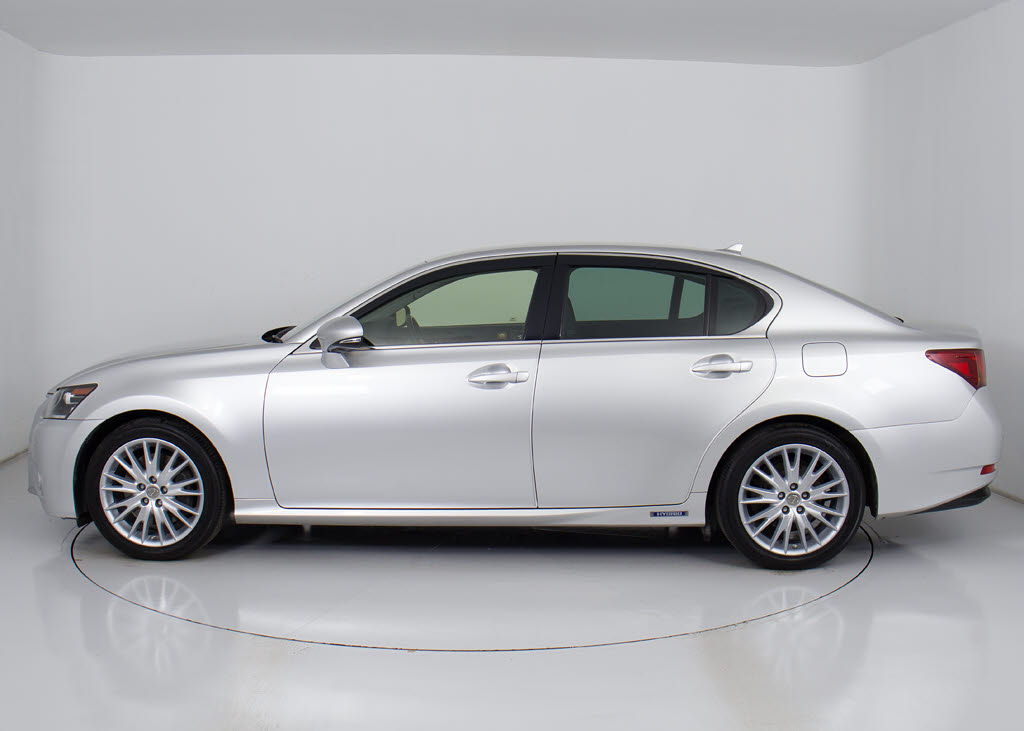 社外アルミホイール取付・スピンドルエアロ
取付・各メーカーエアロ取付・車高調・ロー
ダウン・ライトカスタム・スモークフィルム
施工ＯＫ！お気軽にご相談下さい！