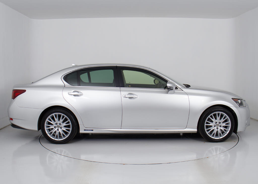 社外アルミホイール取付・スピンドルエアロ
取付・各メーカーエアロ取付・車高調・ロー
ダウン・ライトカスタム・スモークフィルム
施工ＯＫ！お気軽にご相談下さい！