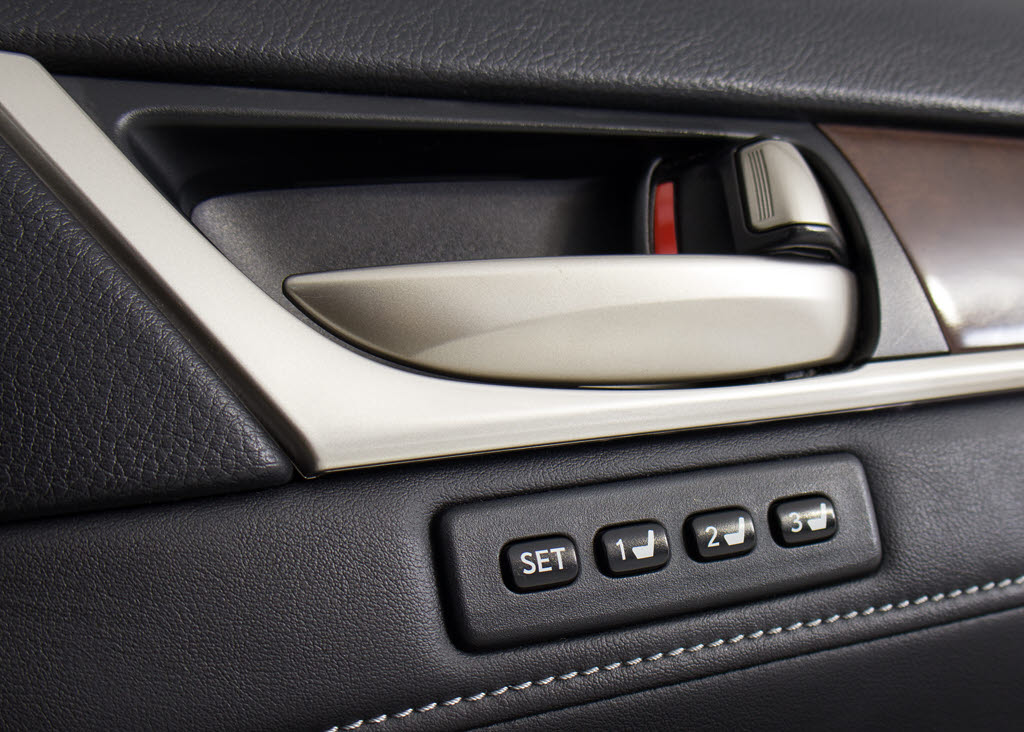 ★シートメモリー機能を装備！シート位置を
記憶出来きます。すごく便利ですよ！