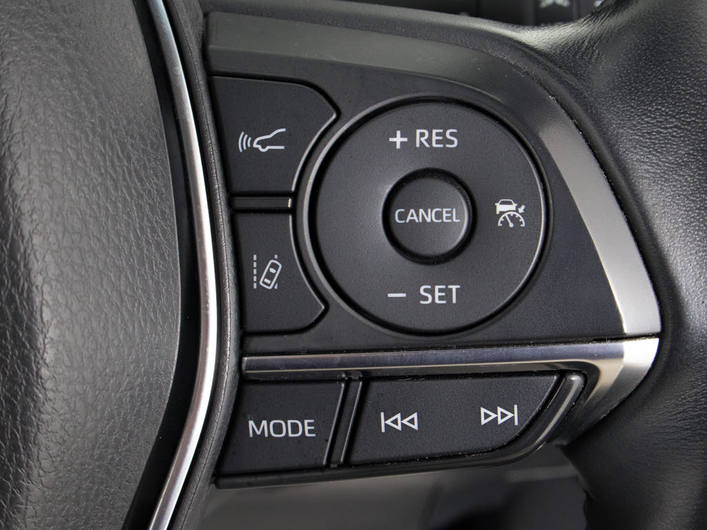 レーダークルーズコントロール（前車追従ク
ルーズコントロール）です！車が前車との距
離を把握しながら追従をする快適装備となり
ます。