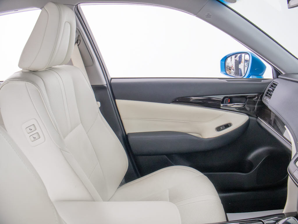 当社では、オゾンＯ３を利用した、根本的な
脱臭・消臭・除菌クリーニングを承っており
ます！こだわりのクリーニングで綺麗なお車
をご提供可能です！