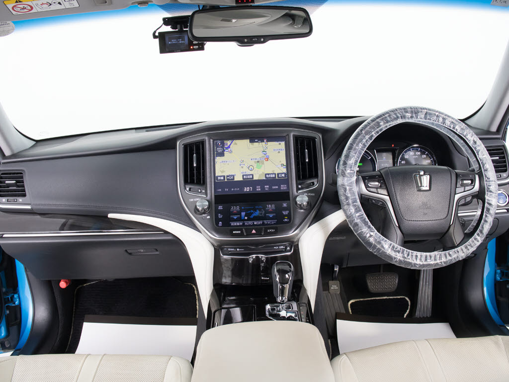 禁煙車です！室内は嫌なニオイも無く、すご
く綺麗な状態です！禁煙車・・特にセダンタ
イプのお車では少ないですよね！！タバコの
ニオイが苦手なお客様必見です！快適にご乗
車頂けます！！