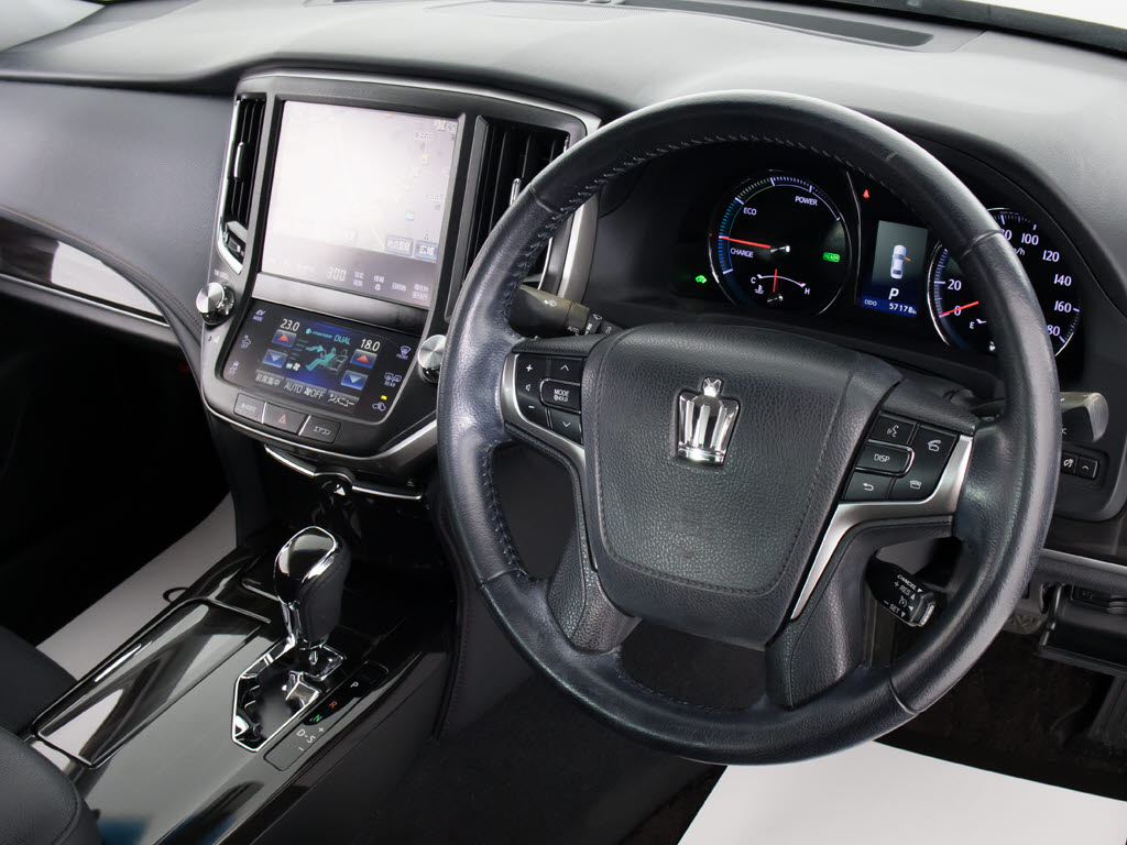 ★使いやすさや安全性を追求したステアリン
グ周り！高級車ゆえにスイッチ類が多いのも
特徴ですね！考え尽くされた配置ですぐに使
いこなす事が出来ますのでご安心下さい！是
非、体感してみて下さい！！