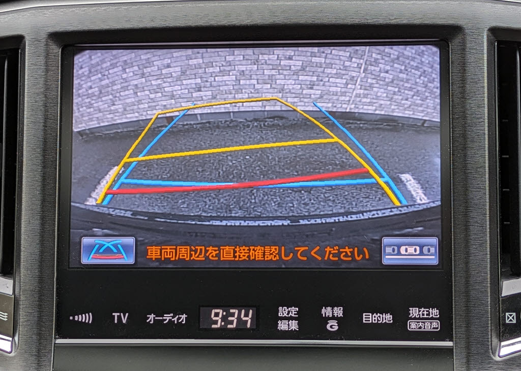 カラーバックカメラが付いています！バック
にギアを入れると、後方視界が自動的にマル
チ画面に映し出されます！夜も明るく見えま
すので、すごく便利！！一度使うとカメラ無
しには乗りたくない程！