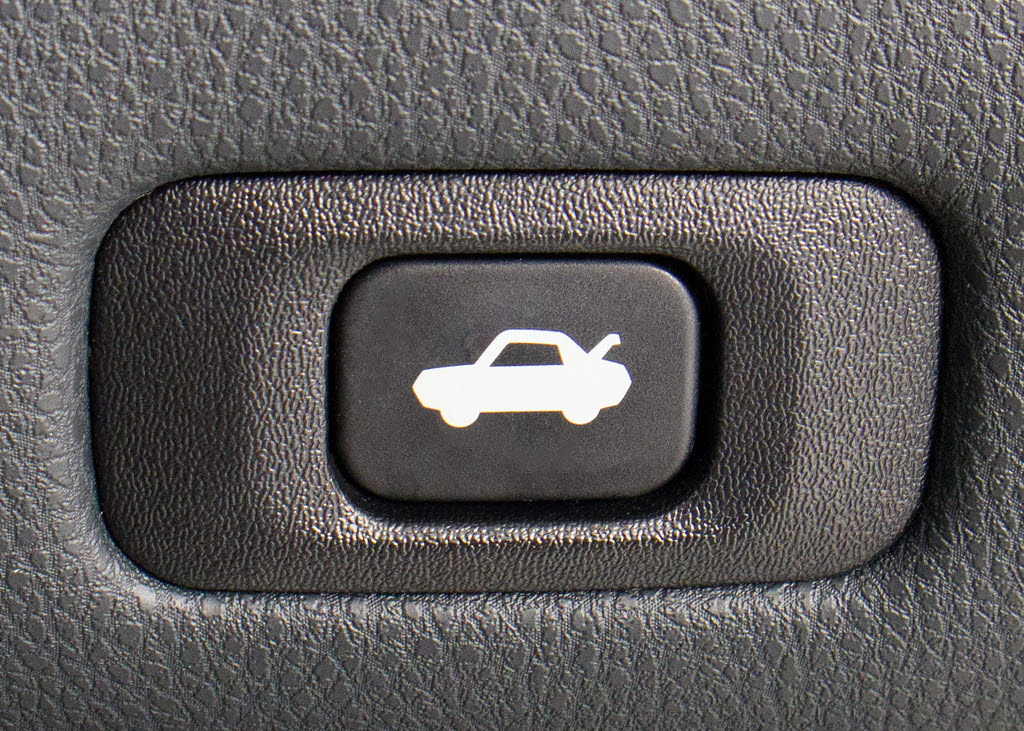 ボタン一つでトランクオープンが可能！車内
から操作できる為、非常に便利な装備の一つ
となります！