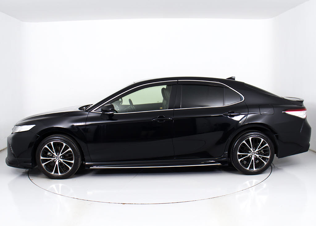 ★ＴＲＤエアロ装備！純正のボディーライン
を残しながらもスポーティーな印象を与えて
くれます！