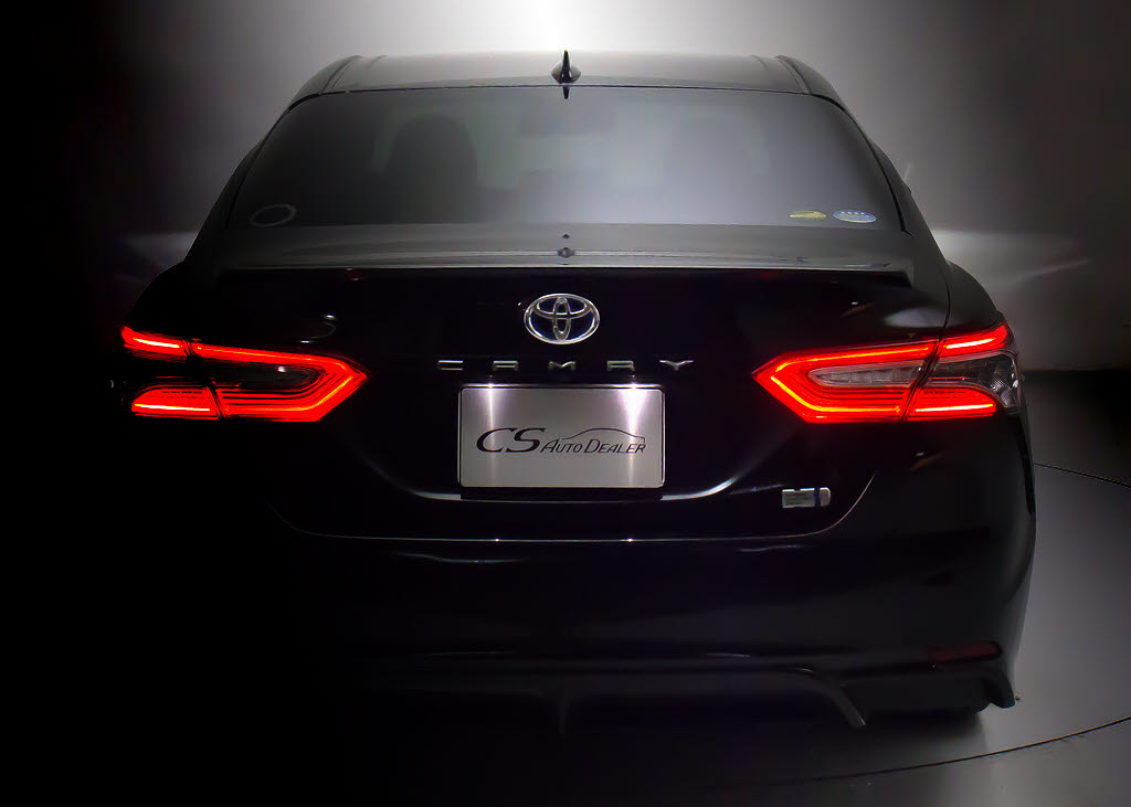 ★テールスモークやＬＥＤ加工、マフラー、
ルーフスポイラー、エアロパーツなど取り付
け承ります！