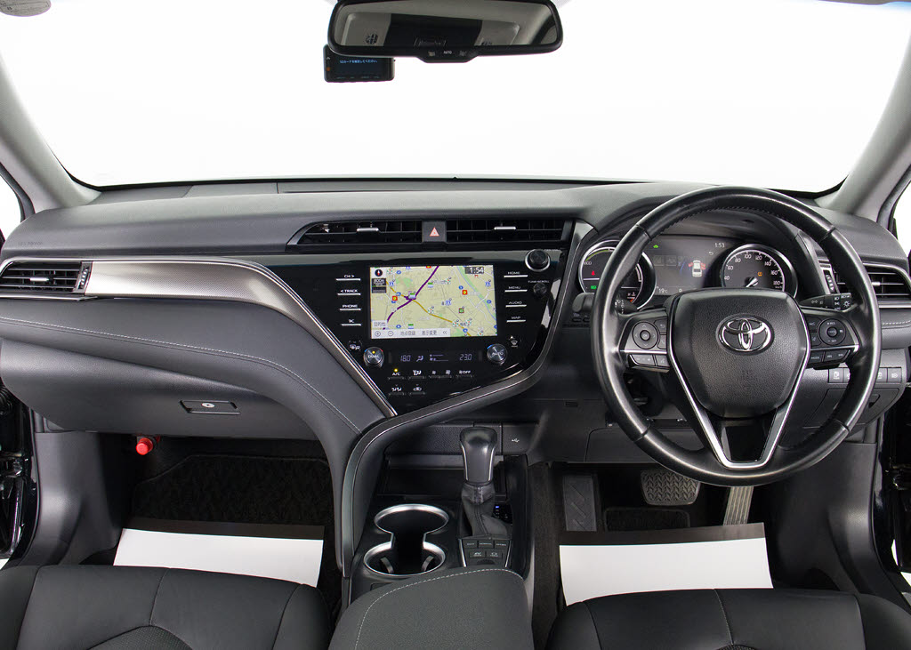 禁煙車です！室内は嫌なニオイも無く、すご
く綺麗な状態です！禁煙車・・特にセダンタ
イプのお車では少ないですよね！！タバコの
ニオイが苦手なお客様必見です！快適にご乗
車頂けます！！