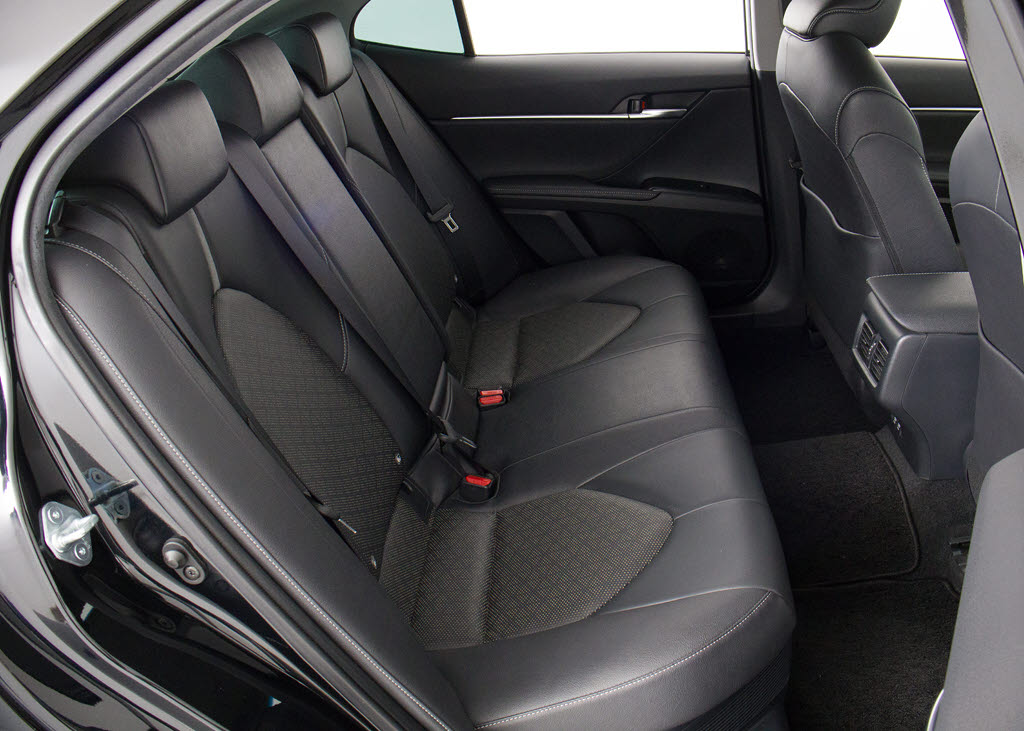 赤革、茶革、黒革、白革、黒×赤コンビ革・
・・お好みの色で新品本革シートを作成でき
ます！オリジナル本革でカーライフを満喫は
いかがでしょうか？ご興味ある方は、デザイ
ン等含め当社までお問い合わせください！