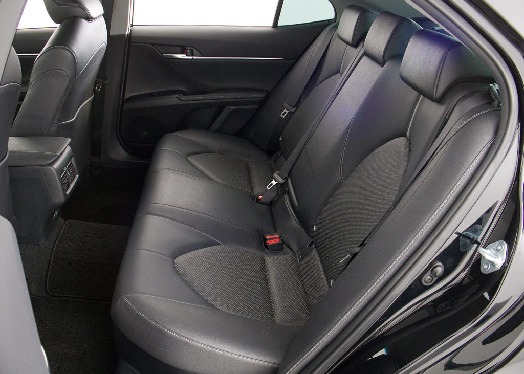 赤革、茶革、黒革、白革、黒×赤コンビ革・
・・お好みの色で新品本革シートを作成でき
ます！オリジナル本革でカーライフを満喫は
いかがでしょうか？ご興味ある方は、デザイ
ン等含め当社までお問い合わせください！