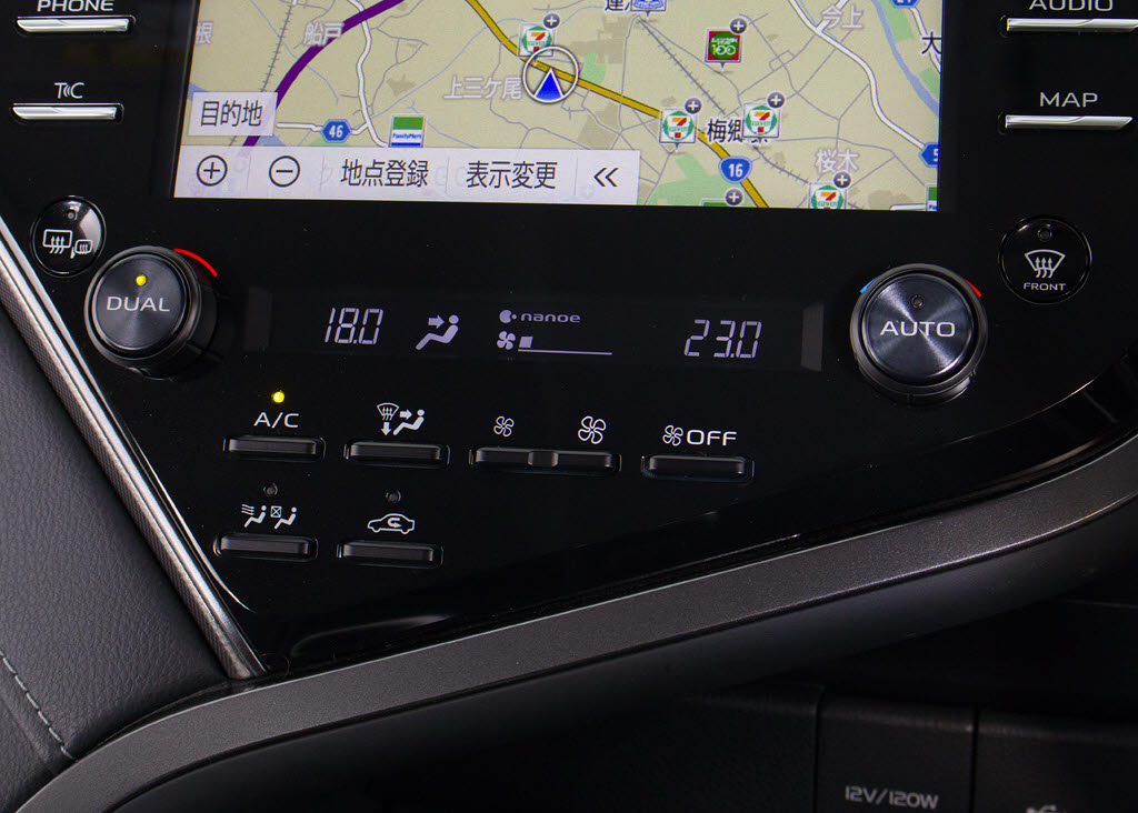 ★使いやすさや安全性を追求したステアリン
グ周り！高級車ゆえにスイッチ類が多いのも
特徴ですね！考え尽くされた配置ですぐに使
いこなす事が出来ますのでご安心下さい！是
非、体感してみて下さい！！