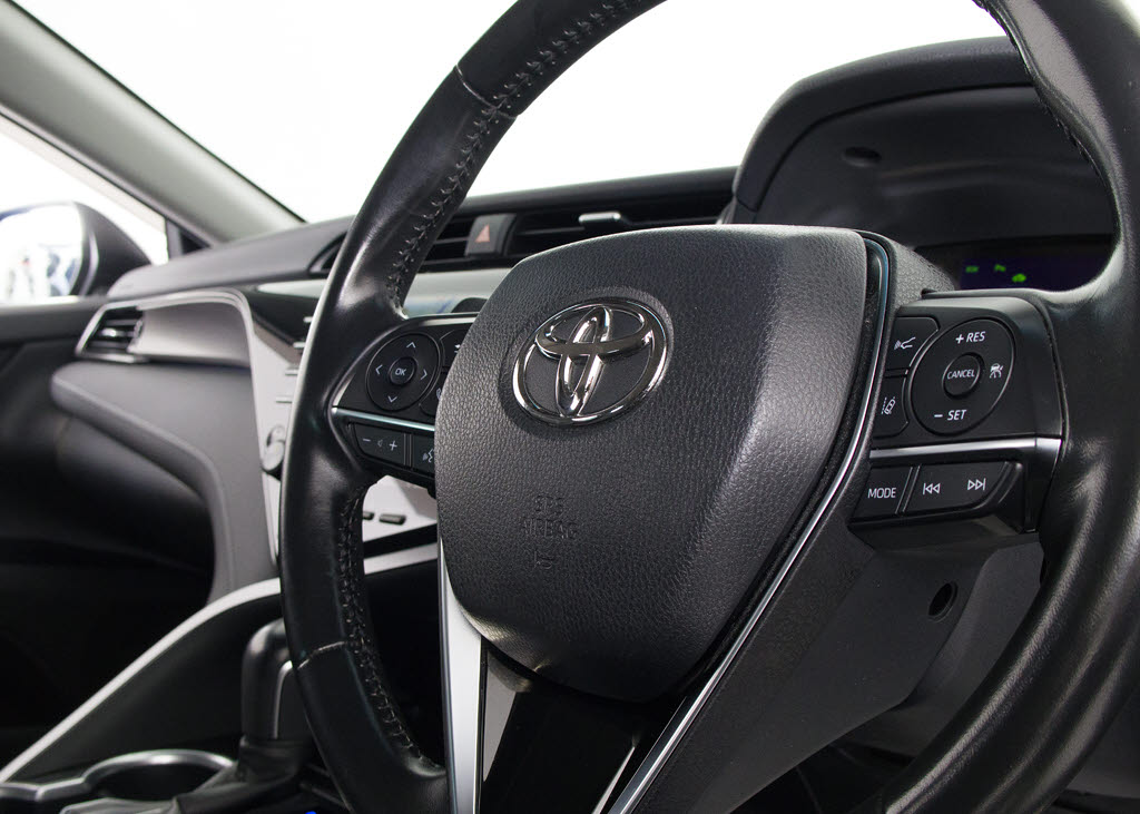 ★使いやすさや安全性を追求したステアリン
グ周り！高級車ゆえにスイッチ類が多いのも
特徴ですね！考え尽くされた配置ですぐに使
いこなす事が出来ますのでご安心下さい！是
非、体感してみて下さい！！