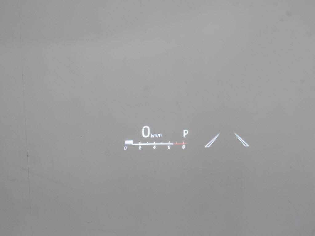 ヘッドアップディスプレイ（ＨＵＤ）付！、
フロントウインドウガラスに運転支援システ
ムの作動状況や走行に関するさまざまな情報
を表示することができます。