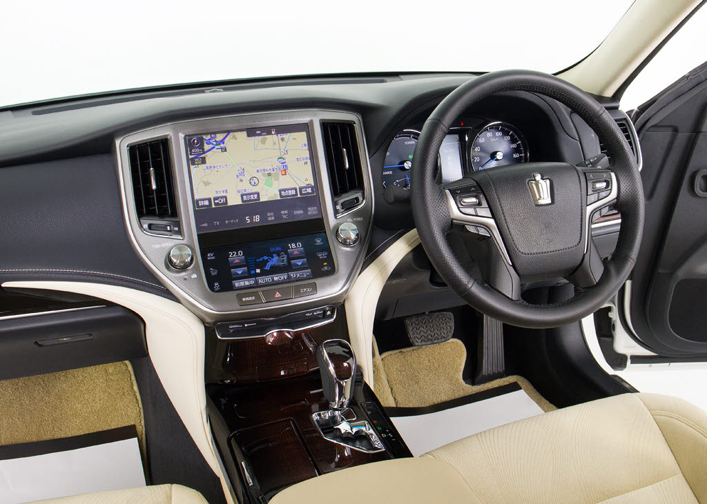 使いやすさや安全性を追求したステアリング
周り！高級車ゆえにスイッチ類が多いのも特
徴ですね！考え尽くされた配置ですぐに使い
こなす事が出来ますのでご安心下さい！是非
、体感してみて下さい！！