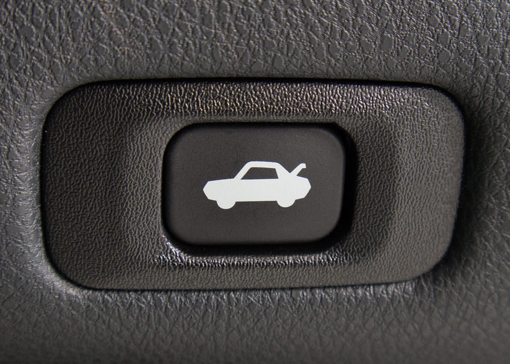 ボタン一つでトランクオープンが可能！車内
から操作できる為、非常に便利な装備の一つ
となります！
