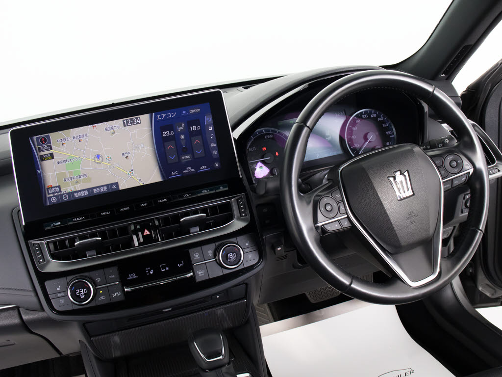 使いやすさや安全性を追求したステアリング
周り！高級車ゆえにスイッチ類が多いのも特
徴ですね！考え尽くされた配置ですぐに使い
こなす事が出来ますのでご安心下さい！是非
、体感してみて下さい！！