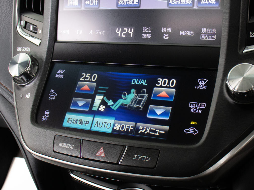 使いやすさや安全性を追求したステアリング
周り！高級車ゆえにスイッチ類が多いのも特
徴ですね！考え尽くされた配置ですぐに使い
こなす事が出来ますのでご安心下さい！是非
、体感してみて下さい！！