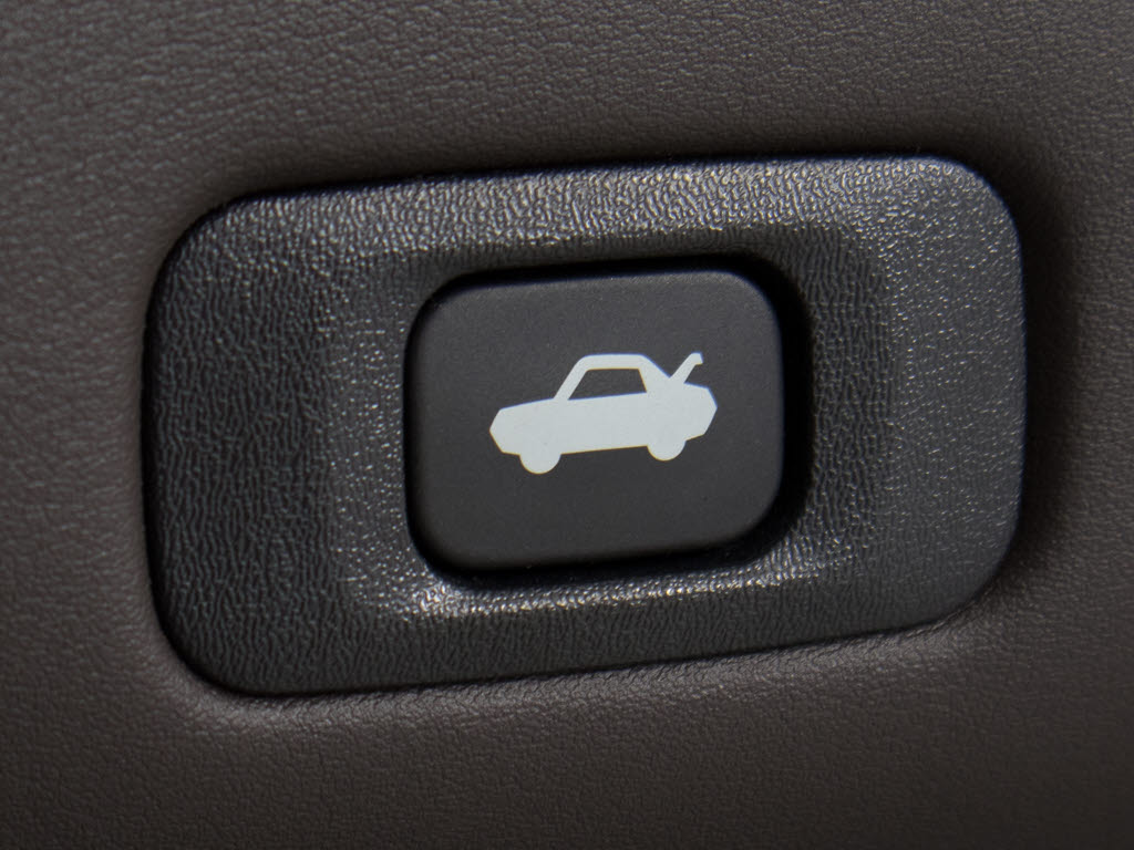 ボタン一つでトランクオープンが可能！車内
から操作できる為、非常に便利な装備の一つ
となります！